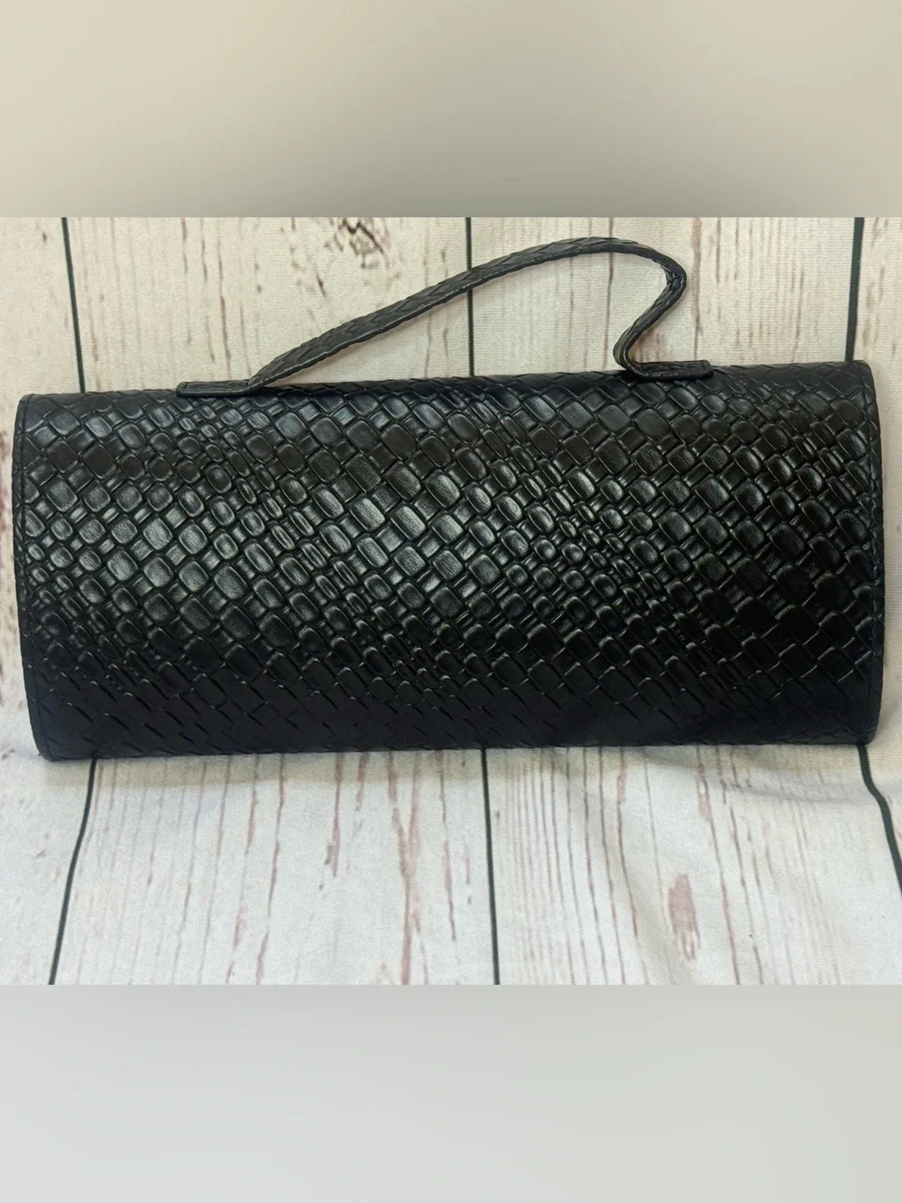 Elegant Black Handbag with adjustable strip